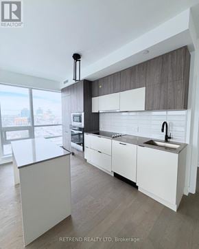 Richmond Hill (South Richvale) condo for rent - A modern kitchen with white cabinets and a large island.