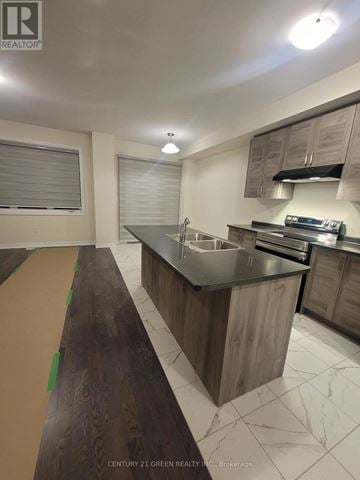 Thorold (Rolling Meadows) townhouse for rent - A kitchen with a wooden counter and a sink.