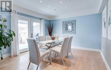 Georgina (Keswick South) apartment for rent - A dining room with a glass table and chairs.