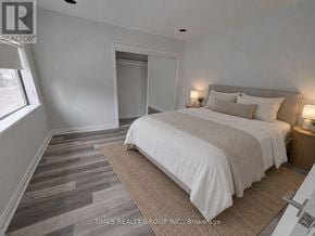 Toronto (Church-Yonge Corridor) multi-family for rent - A bedroom with a large bed and a carpeted floor.