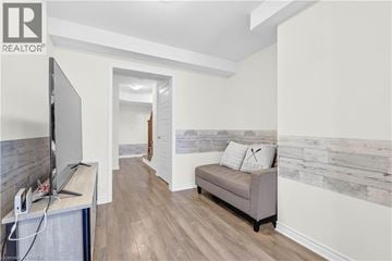 Cambridge townhouse for rent - A living room with a grey couch and a TV on a stand.