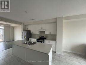 Thorold (Hurricane/Merrittville) townhouse for rent - A kitchen with a white countertop and a stove.