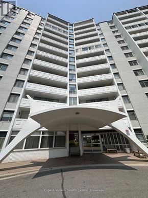 St. Catharines (Glendale/Glenridge) condo for rent - A white building with a curved entrance and balconies on the side.