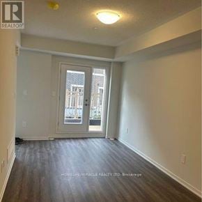 Vaughan (Vaughan Corporate Centre) townhouse for rent - A room with a door leading to a balcony.