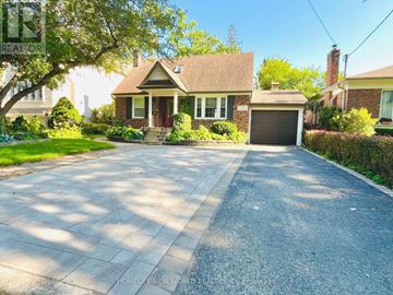 Toronto (Willowdale East) apartment for rent - A house with a driveway in front of it.