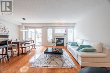 London North (North A) townhouse for rent - A living room with a white couch and a fireplace.