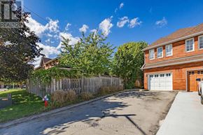 Mississauga (Meadowvale Village) apartment for rent - A residential area with a house, garage, and a driveway.
