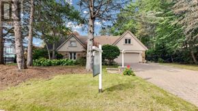 Markham (Bayview Glen) apartment for rent - A house with a lawn and trees in front of it.