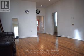Toronto (South Riverdale) apartment for rent - 966 DUNDAS STREET E