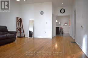 Toronto (South Riverdale) apartment for rent - 966 DUNDAS STREET E
