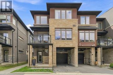 Hamilton (Stoney Creek Mountain) townhouse for rent - A modern two-story house with a balcony on the second floor.