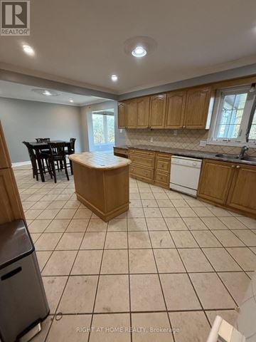 Caledon apartment for rent - A kitchen with a dining table and chairs.