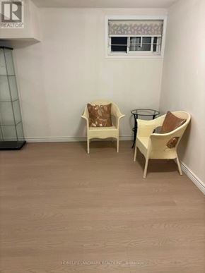 Toronto (L'amoreaux) townhouse for rent - Two chairs and a table are in a room.