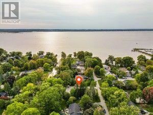 Georgina (Keswick South) apartment for rent - A bird's eye view of a residential area with a body of water in the background.