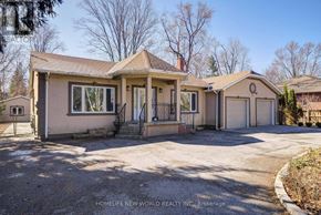 Georgina (Keswick South) apartment for rent - A two-story house with a garage is for sale.