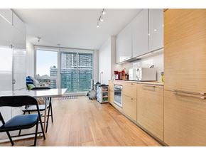 Surrey apartment for rent - A kitchen with wooden floors and a dining table with chairs.