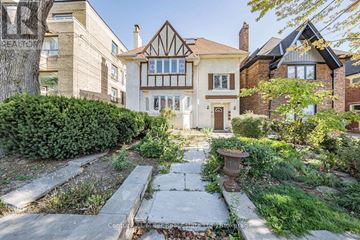 Toronto (Yonge-Eglinton) triplex for rent - FIRST FLOOR - 889 AVENUE ROAD