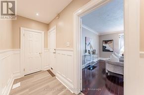 Toronto (Yonge-Eglinton) triplex for rent - FIRST FLOOR - 889 AVENUE ROAD