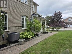 Mississauga (Hurontario) apartment for rent - 267 LAURENTIAN AVENUE