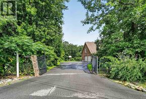 South Stormont apartment for rent - A house is situated at the end of a driveway.