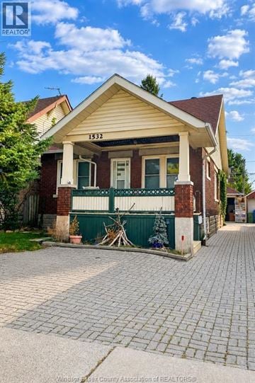 Windsor apartment for rent - A house with the number 1532 on the front.