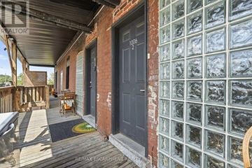 Hamilton (Stipley) townhouse for rent - 02 - 1006 KING STREET E 02