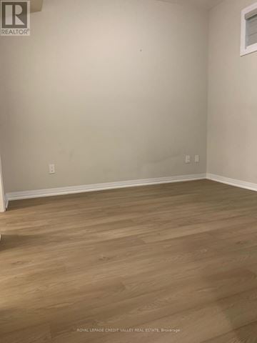 Cambridge townhouse for rent - A room with wooden flooring and white walls.