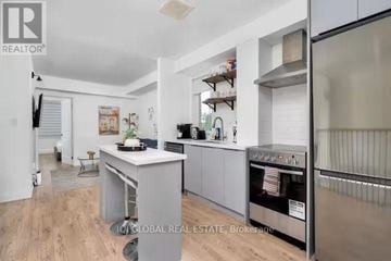 Toronto (Palmerston-Little Italy) triplex for rent - MAINFLOOR - 525 OSSINGTON AVENUE Mainfloor