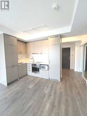 Vaughan (Vaughan Corporate Centre) condo for rent - 808 - 60 HONEYCRISP CRESCENT N 808