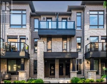 Brampton (Bram East) townhouse for rent - A building with balconies and a balcony railing.