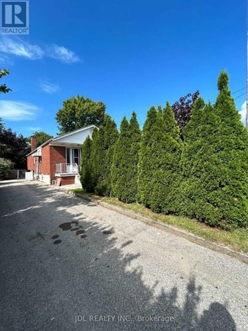 Toronto (Wexford-Maryvale) apartment for rent - THREE-BEDROOM MAIN FLOOR - 8 HIGHWOOD AVE AVENUE