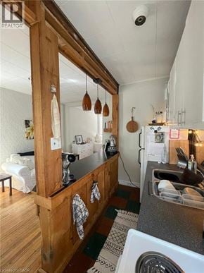London apartment for rent - A kitchen with a wooden counter and a washing machine.
