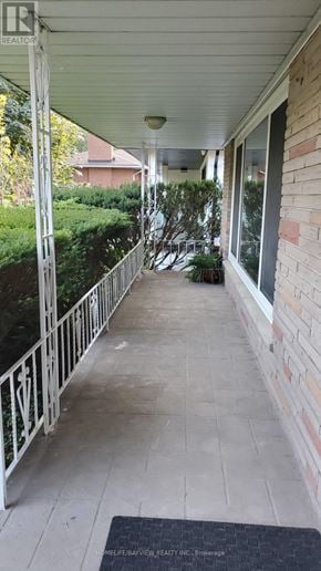 Toronto (Bayview Village) apartment for rent - A porch with a black mat on the floor.