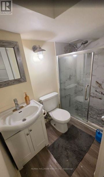Pickering (Bay Ridges) apartment for rent - ROOM 2 - 888 KROSNO BOULEVARD ROOM 2