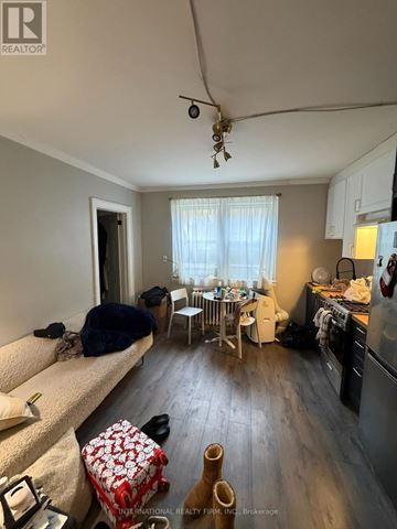 Toronto (Dufferin Grove) multi-family for rent - 4 - 1094 COLLEGE STREET 4
