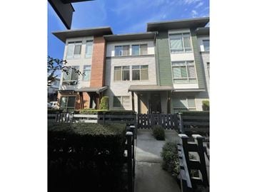 Surrey townhouse for rent - 8473 163 STREET
