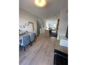 Surrey townhouse for rent - A room with a dining table and chairs.