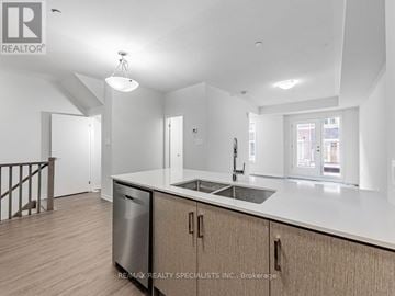 Vaughan (Vaughan Corporate Centre) townhouse for rent - A kitchen with a sink and cabinets.