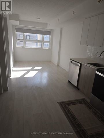 Burlington (Lasalle) townhouse for rent - A kitchen with a sink and a window.