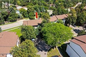 Mississauga (Meadowvale) townhouse for rent - A red arrow is pointing downwards in a residential area.