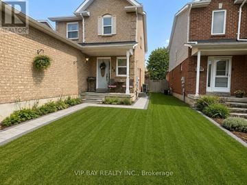 Georgina (Keswick North) apartment for rent - A house with a lawn in front of it.