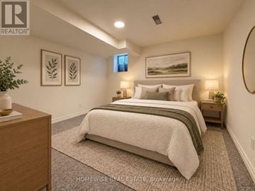 Toronto (Trinity-Bellwoods) townhouse for rent - A bedroom with a large bed and a painting on the wall.
