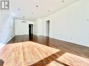 Richmond Hill (Crosby) apartment for rent - A room with wooden flooring and a ceiling fan.