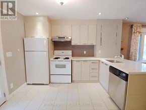 Toronto (Woodbine Corridor) apartment for rent - MAIN - 35 EAST LYNN AVENUE Main