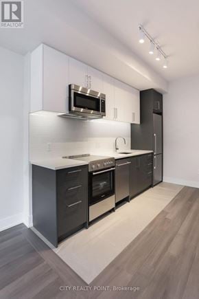 Toronto (Forest Hill North) condo for rent - 1105 - 2525 BATHURST STREET 1105