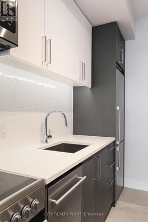 Toronto (Forest Hill North) condo for rent - 1105 - 2525 BATHURST STREET 1105