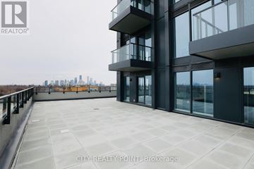 Toronto (Forest Hill North) condo for rent - 909 - 2525 BATHURST STREET 909