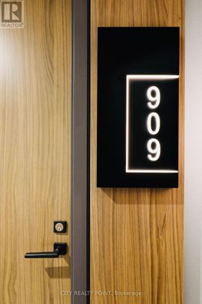 Toronto (Forest Hill North) condo for rent - 909 - 2525 BATHURST STREET 909