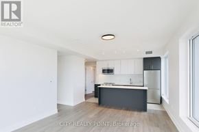 Toronto (Forest Hill North) condo for rent - 909 - 2525 BATHURST STREET 909