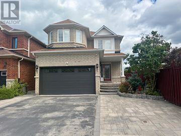 Richmond Hill (Oak Ridges) apartment for rent - A large house with a grey garage door is for sale.